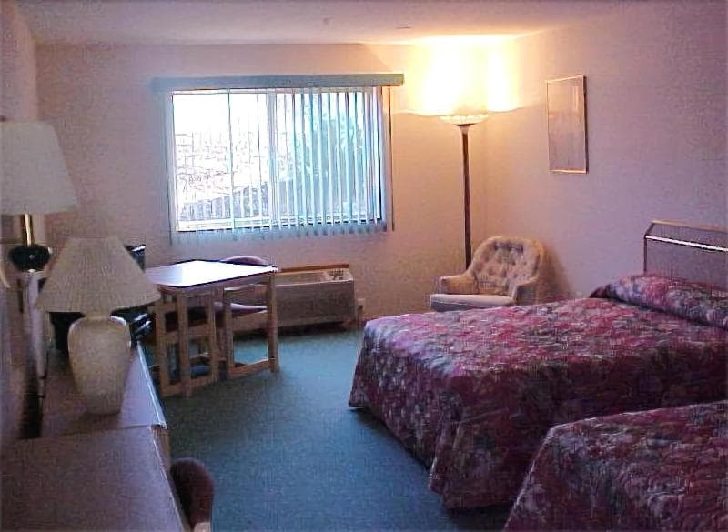 Timberland Inn & Suites photo 1