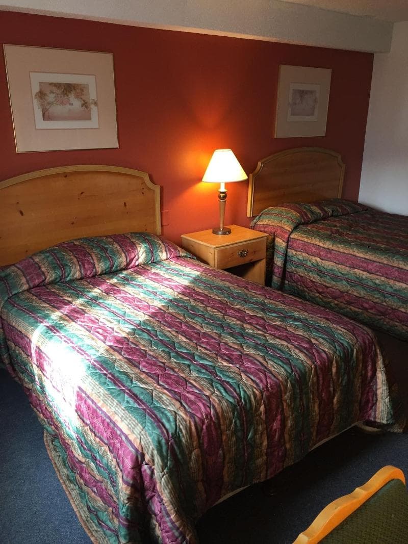Luxury Inn & Suites 3