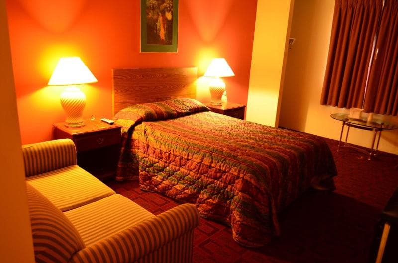 Luxury Inn & Suites 4