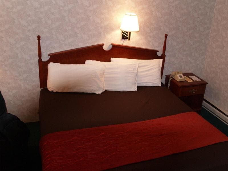 Bangor Inn & Suites 2
