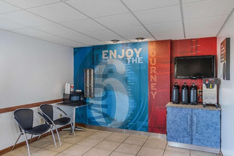 Motel 6 Urbana 3