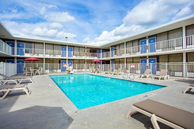 Motel 6 Baton Rouge Southeast photo 1