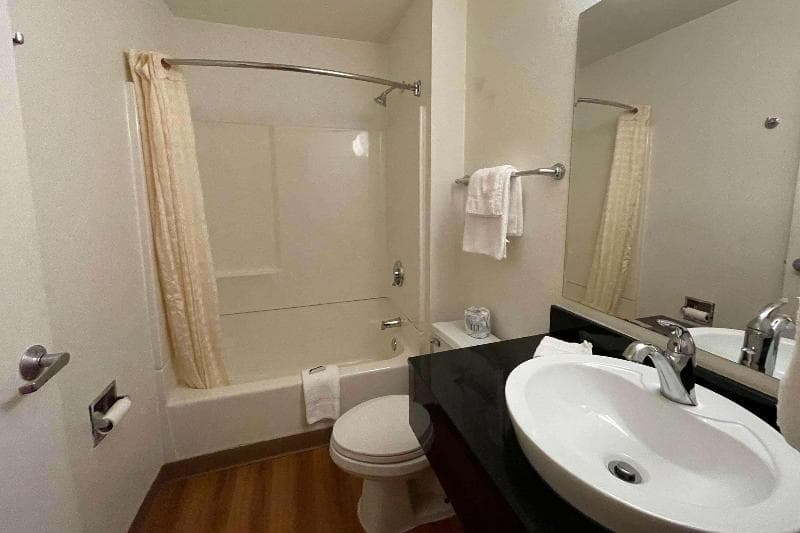 Travelodge By Wyndham Madison Heights 2