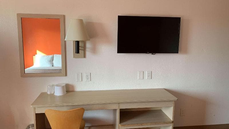 Travelodge By Wyndham Madison Heights 5