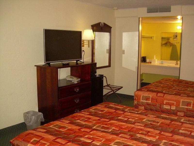 83 Motel 5