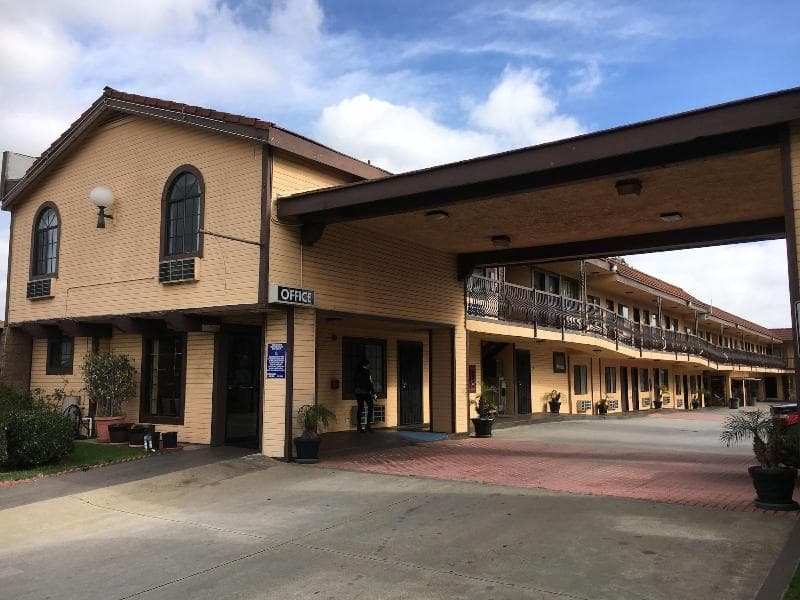 Del Amo Inn 4