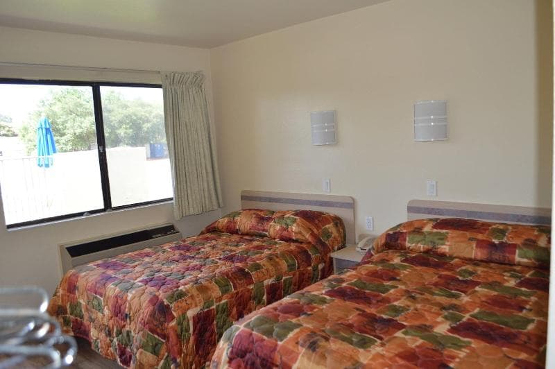 Super 7 Inn Bossier City 3