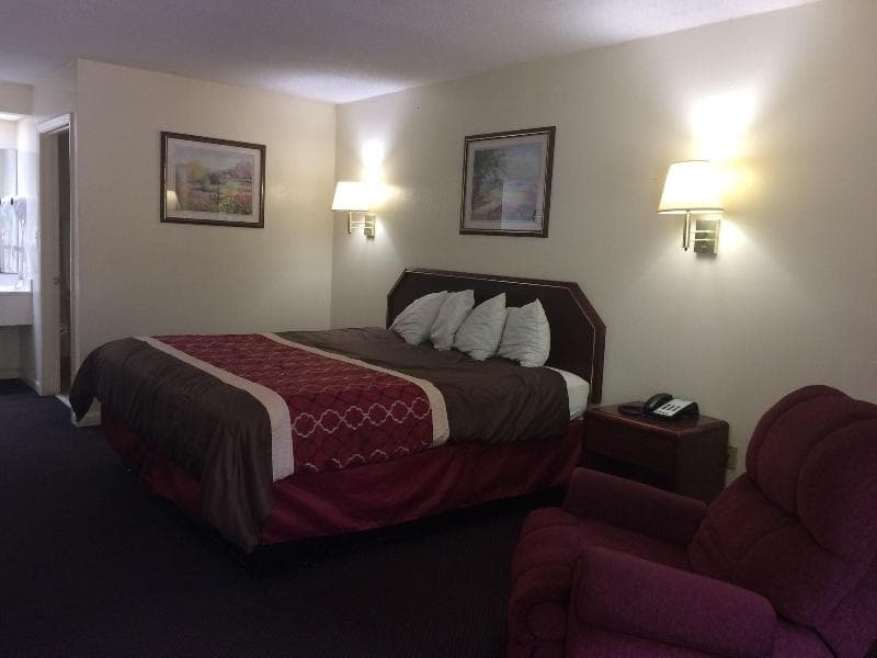 Luxury Inn & Suites 3
