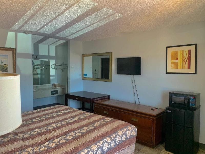 Best Price Motel And Suites 2
