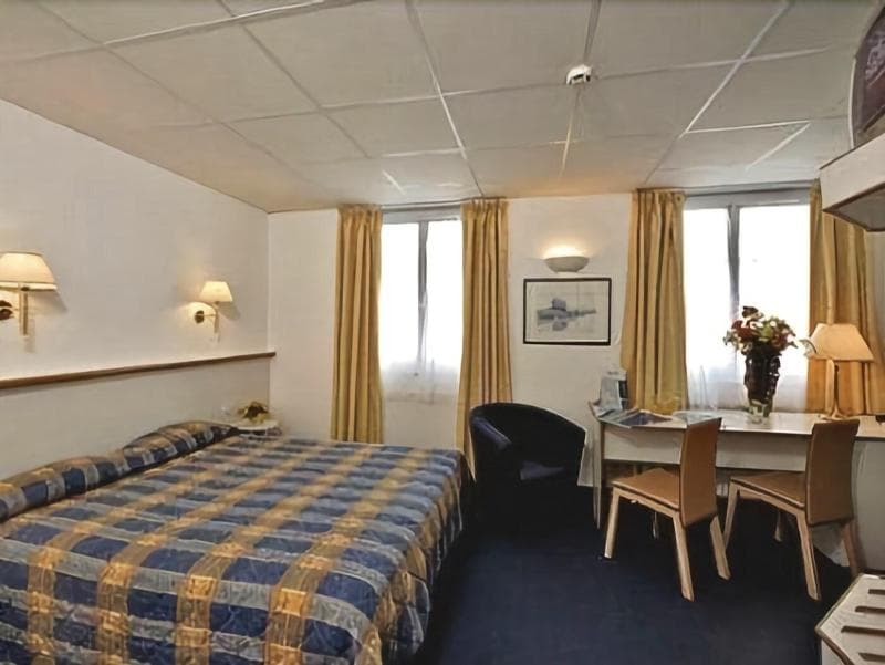 Hotel De La Mer 4