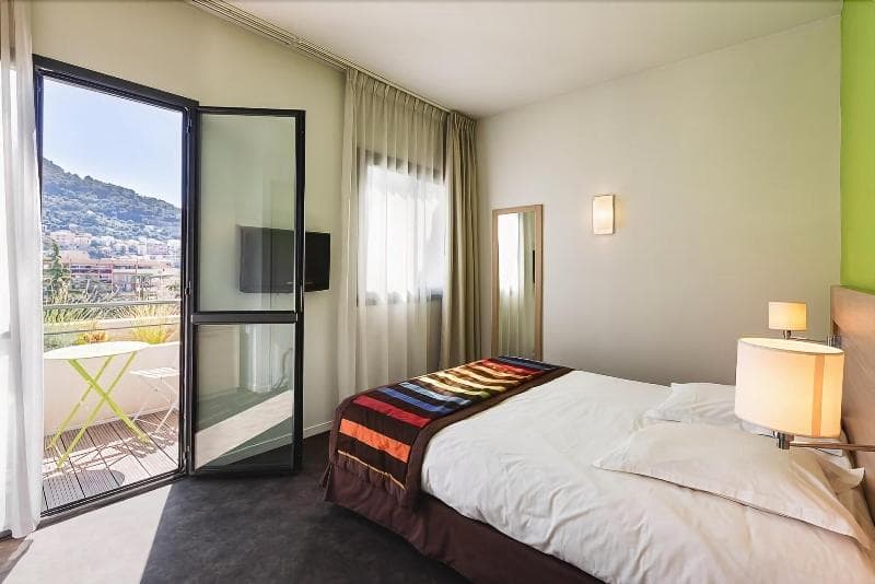 Esatitude Hotel 4