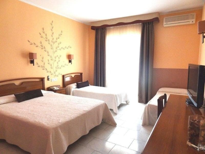 Hotel Restaurant Llansola 3