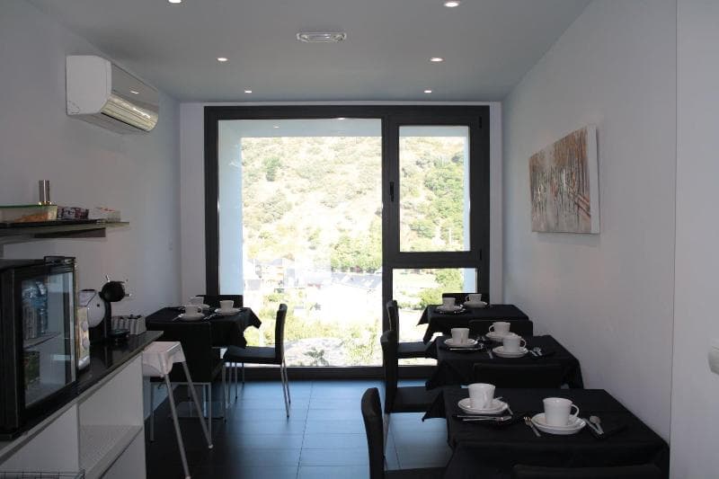 Hostal Tres Campanas main