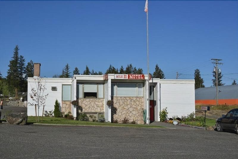 99 Mile Motel 4