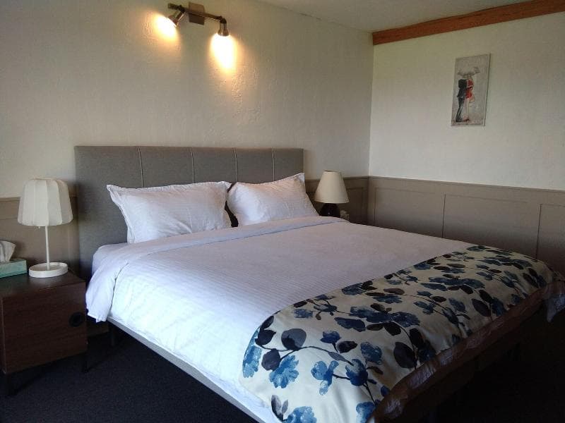 Cariboo Log Guest House 3