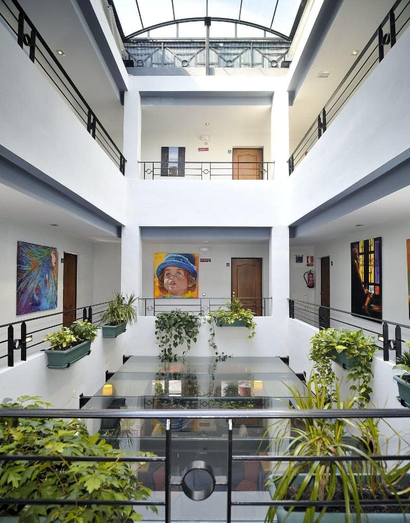 Atrium Hotel 4