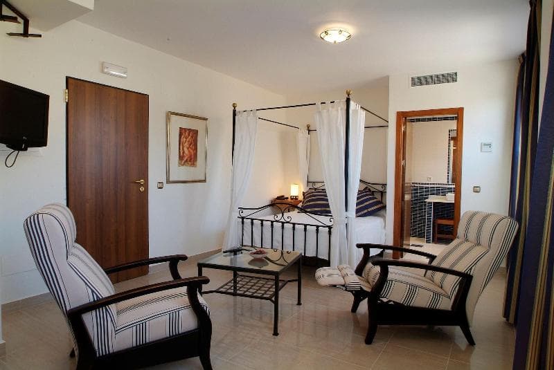 Atrium Hotel 3
