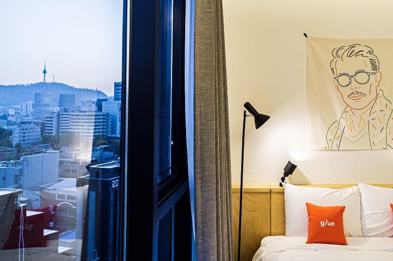 Glue Hotel 3