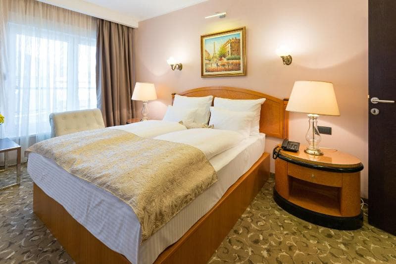 Sterling Hotel 4