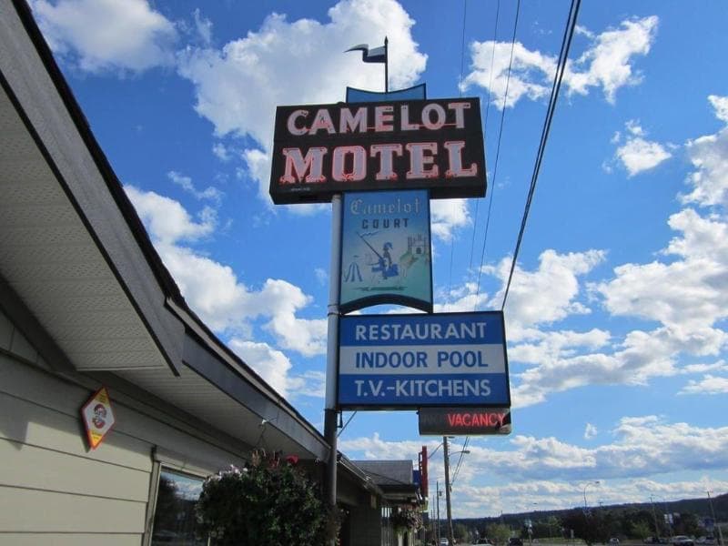 Camelot Court Motel 3