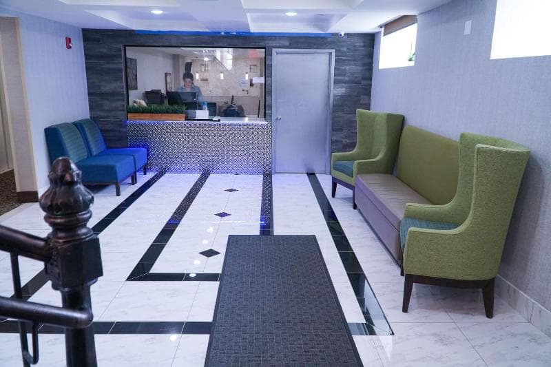 Hotel Mint Jfk Airport 5