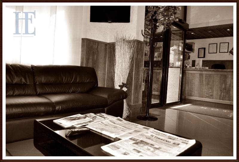 Hotel Est main