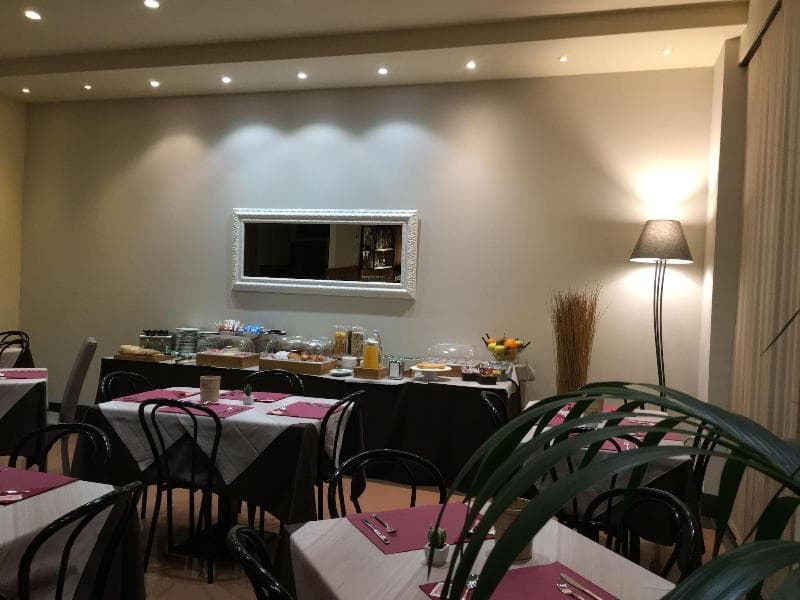 Hotel Est 3