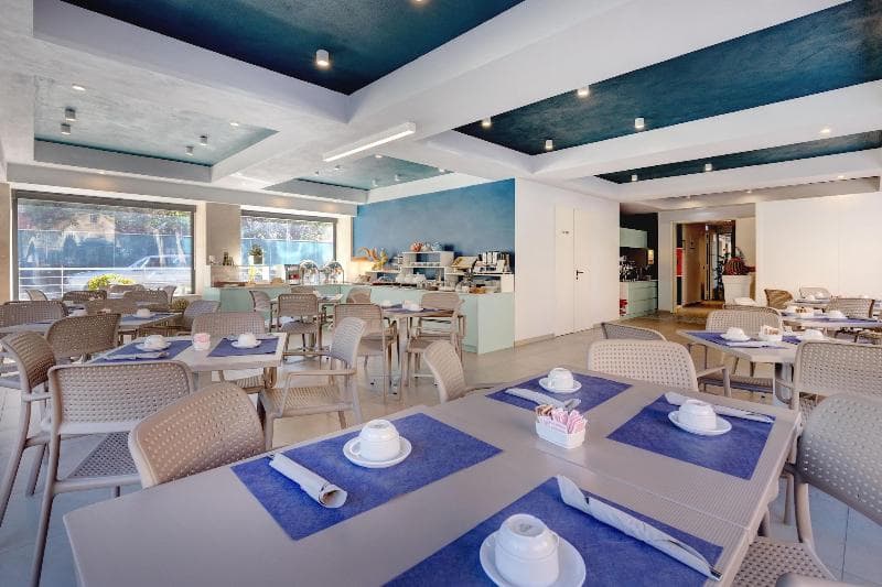 Fly Deco Hotel 4