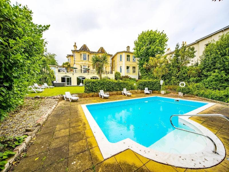 Crofton House Hotel main
