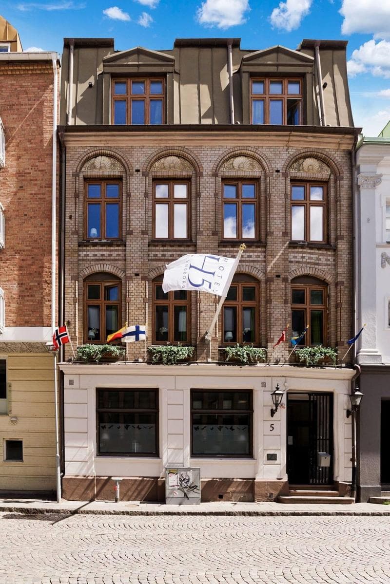 H5 Hotel 5