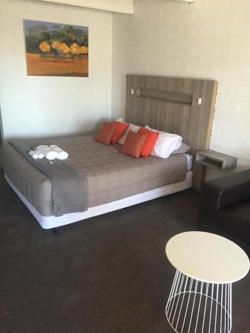 Thomas Lodge Motel 2