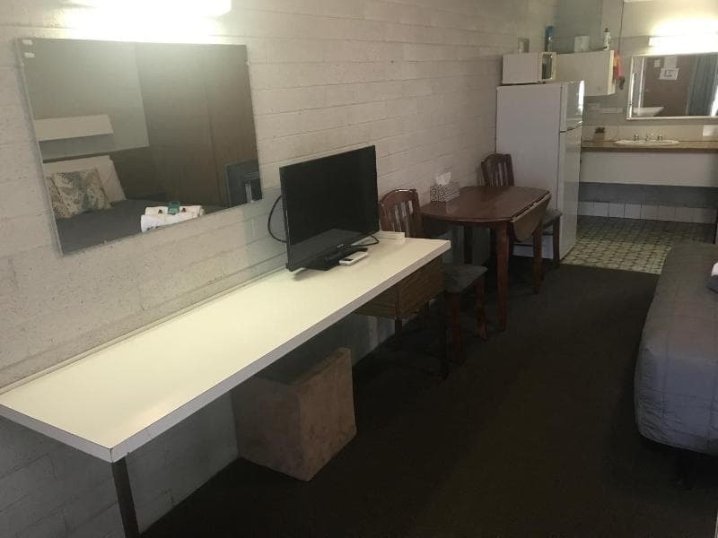 Thomas Lodge Motel 5