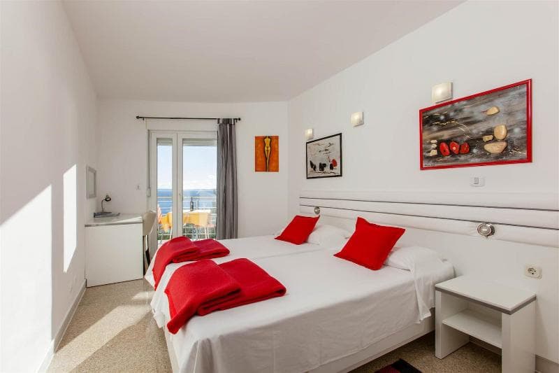 Ark Beach Apartments 4