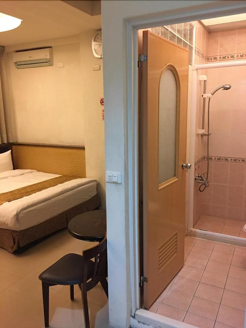 Ri Yue Hu Pan Hotel 4