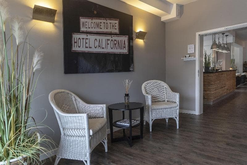 Beach Hotel California 4