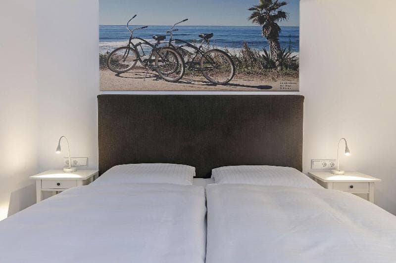 Beach Hotel California 3