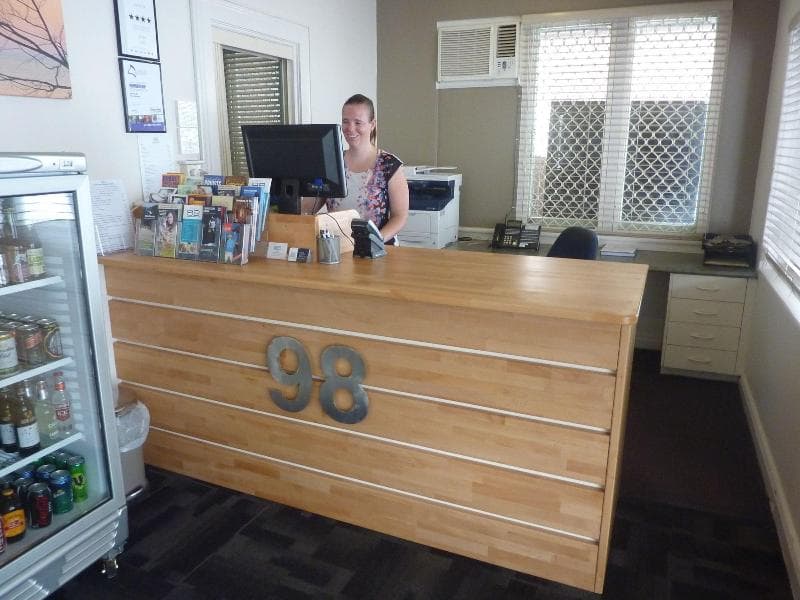 Motel 98 5