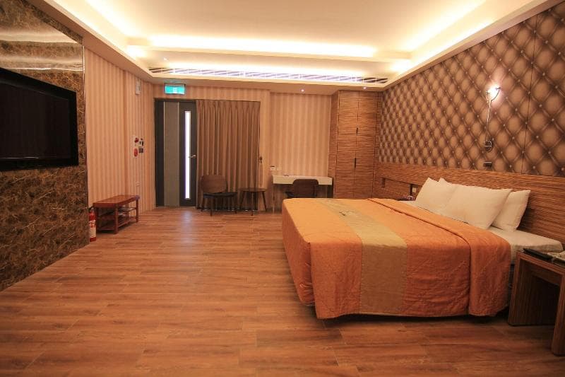 Romantic Code Motel 5