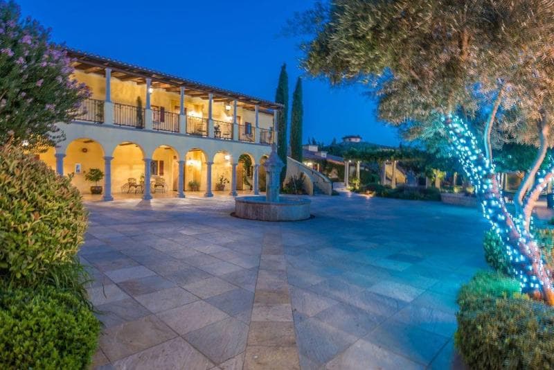 Calipaso Winery & Villa 4