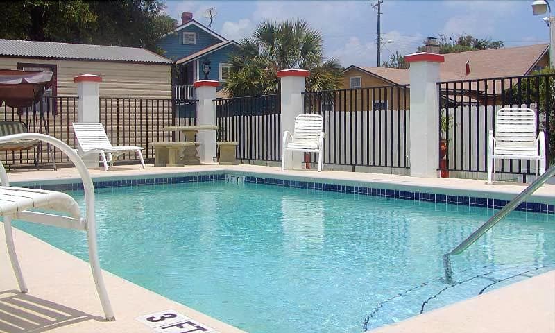 Merida Inn & Suites main