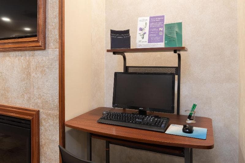 Atherton Park Inn & Suites photo 1