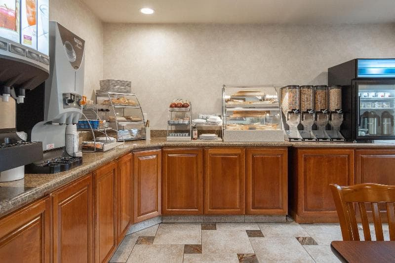 Atherton Park Inn & Suites 3