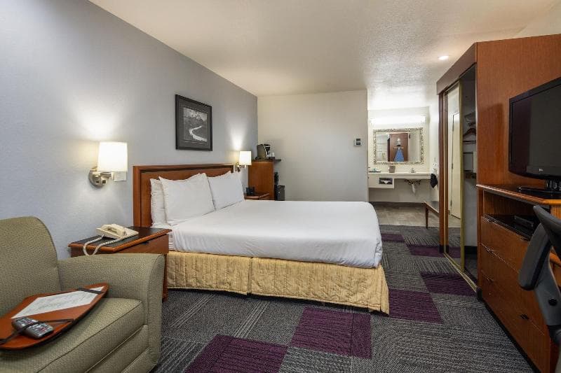 Atherton Park Inn & Suites 4