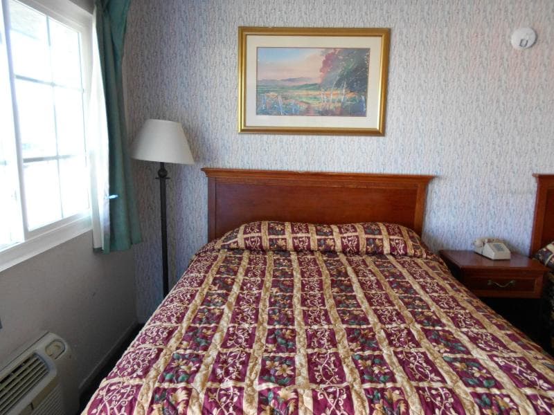 Devonshire Inn Motel 4