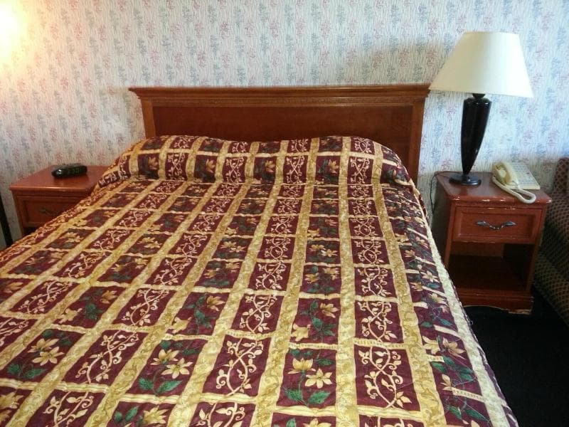 Devonshire Inn Motel 5