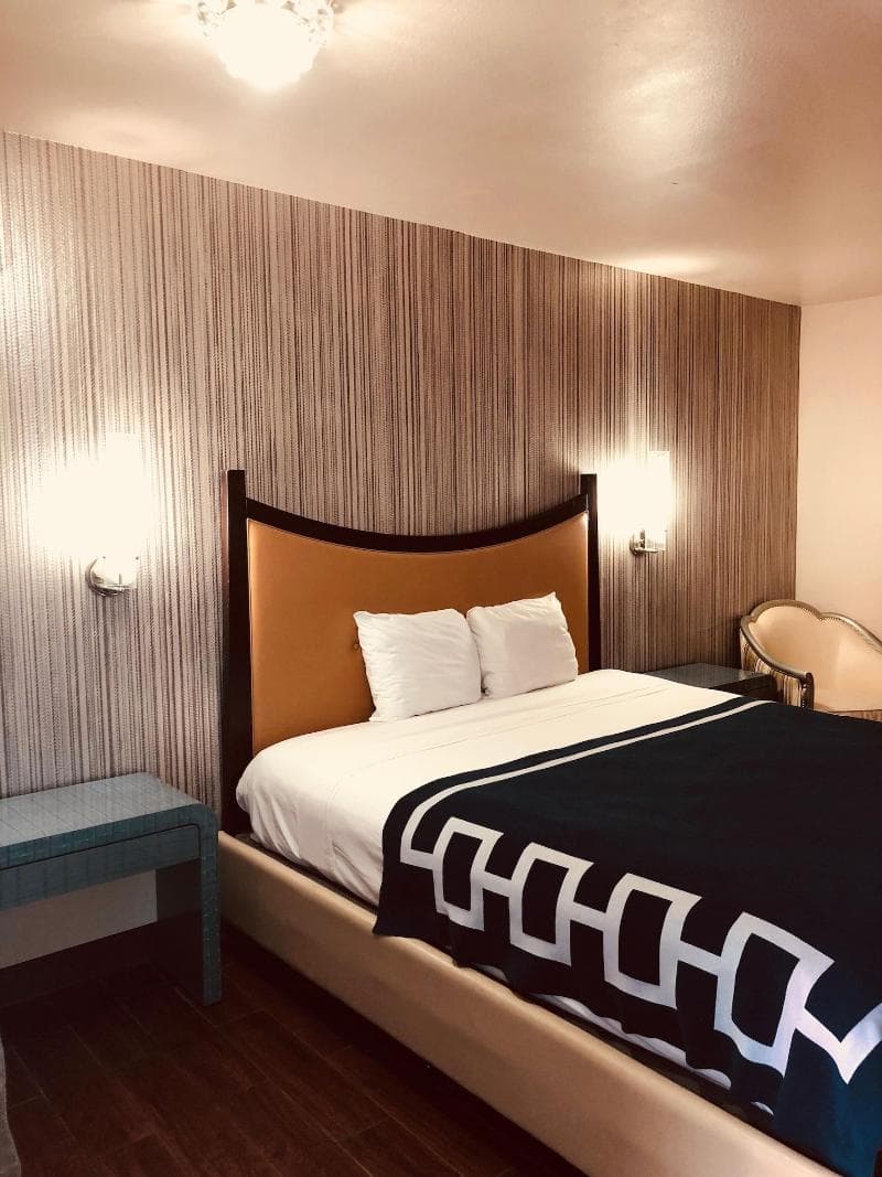 Crown Motel photo 1
