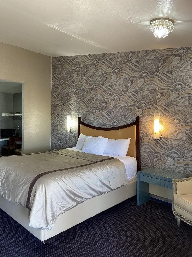 Crown Motel 5