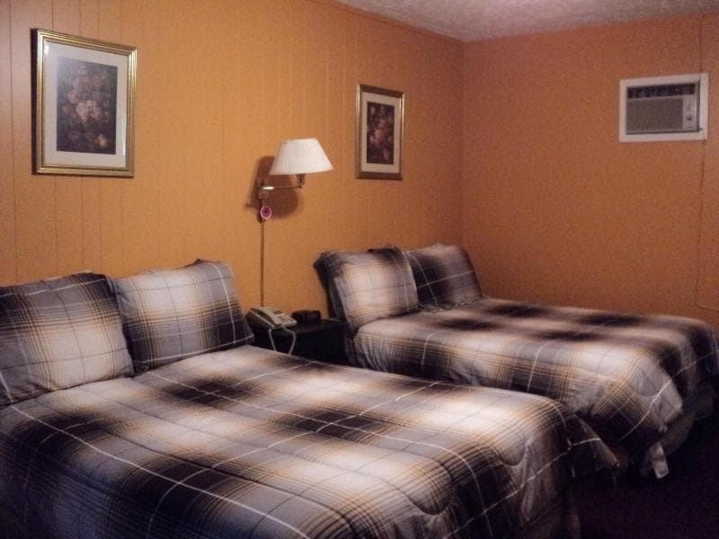 Bay Motel 5