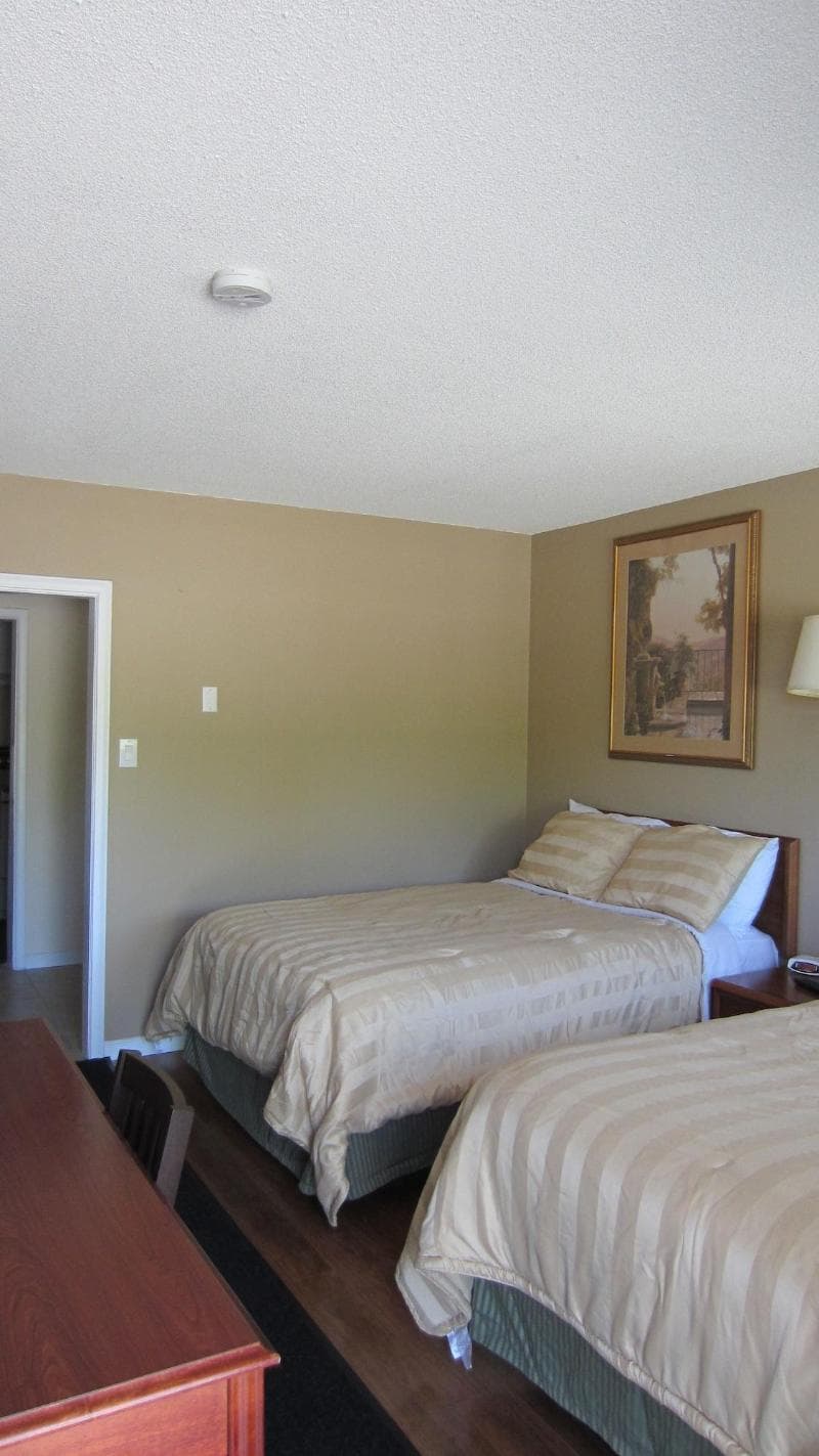 Village Inn & Suites main