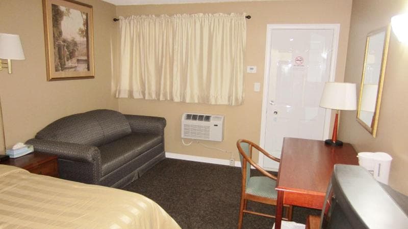 Village Inn & Suites 5